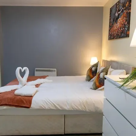 Meadowside Quay 2br Luxurious Glasgow