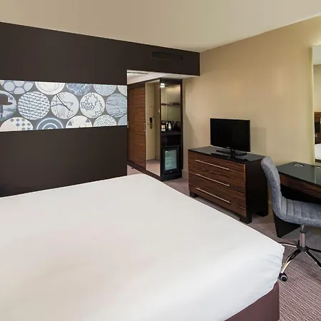 Crowne Plaza By Ihg Hotel