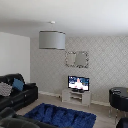 City, Celtic Park & Emirates Stadium Apartment, For Families Or Age Over 23 Апартаменты *