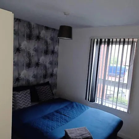 City, Celtic Park & Emirates Stadium Apartment, For Families Or Age Over 23