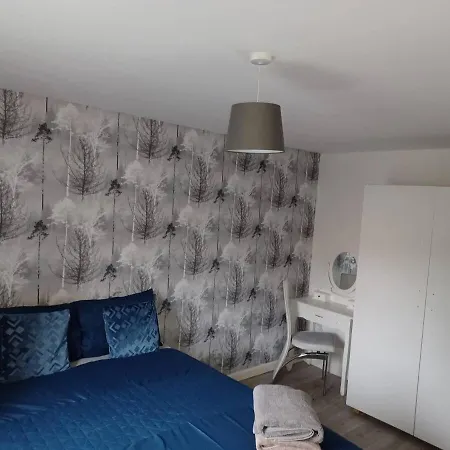 City, Celtic Park & Emirates Stadium Apartment, For Families Or Age Over 23 Апартаменты *