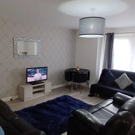 City, Celtic Park & Emirates Stadium Apartment, For Families Or Age Over 23