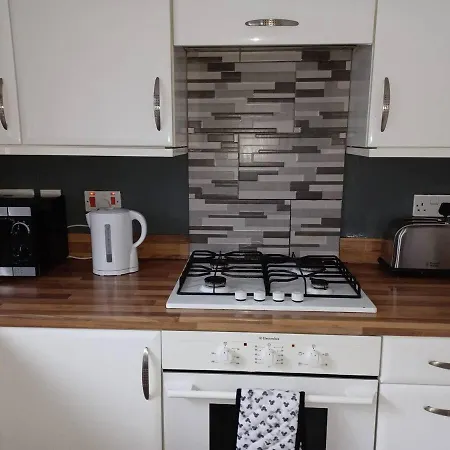 City, Celtic Park & Emirates Stadium Apartment, For Families Or Age Over 23 *