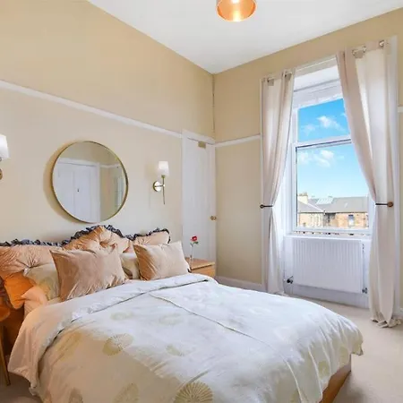 Charming 2-bed Flat - Hillhead, West End, *