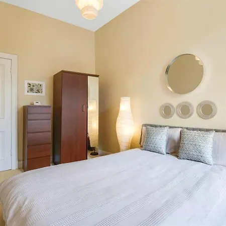 Charming 2-bed Flat - Hillhead, West End, Apartment