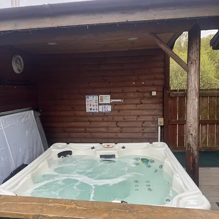 Spacious 3-bedroom On Country Estate Near - Sleeps 6 Glasgow