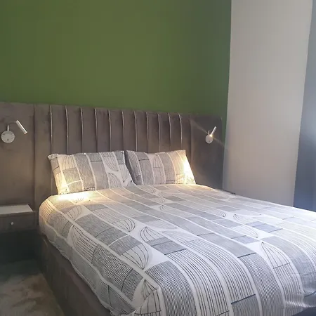 Stunning Ground Floor Flat In Southside. * Glasgow