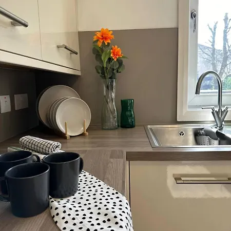 Cosy Stylish Home, Seperate Entrance *