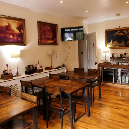 Otel The West Highland Way And And Pitches 5*