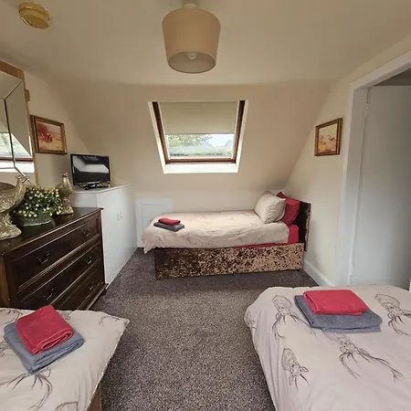 Hotel The West Highland Way And And Pitches 5*
