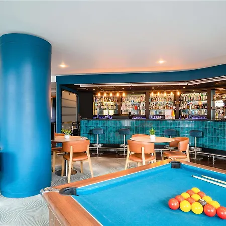 Отель Novotel Centre 4*