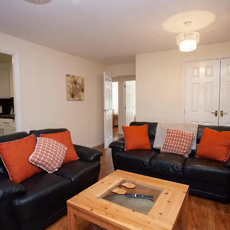 Homely Flat Close To Centre With Free Parking Glasgow