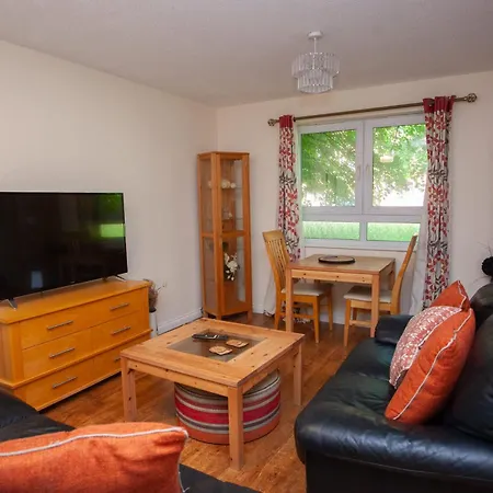 Homely Flat Close To Centre With Free Parking Appartement