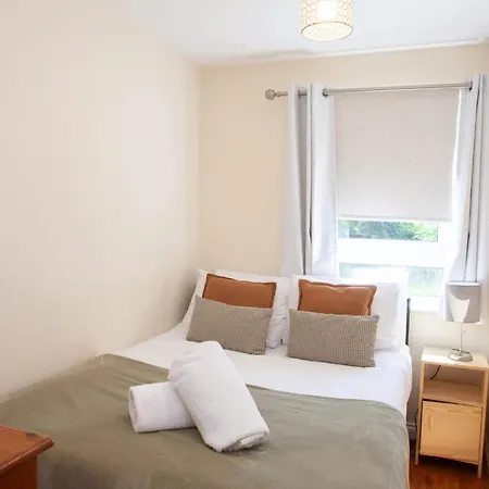 Homely Flat Close To Centre With Free Parking
