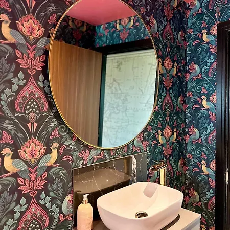 Private Bedroom & Bathroom With Amazing View In Quirky Townhouse *