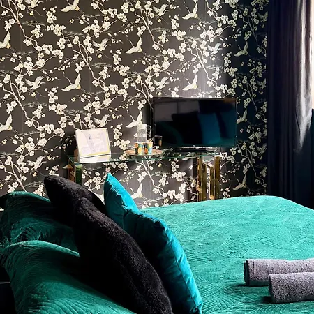 Private Bedroom & Bathroom With Amazing View In Quirky Townhouse Accommodatie bij particulieren *