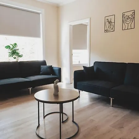 Stylish 3br Near Hampden No 29 With Free Parking 펜션 *