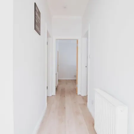 Stylish 3br Near Hampden No 29 With Free Parking 펜션