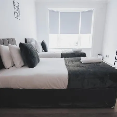 Stylish 3br Near Hampden No 29 With Free Parking