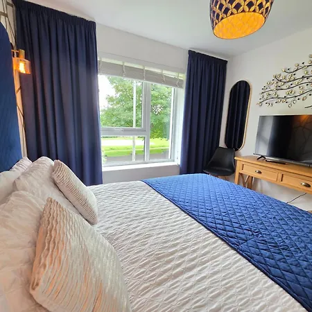 Entire Spacious 3-bed Family Home, Centre, Free Parking, Garden *