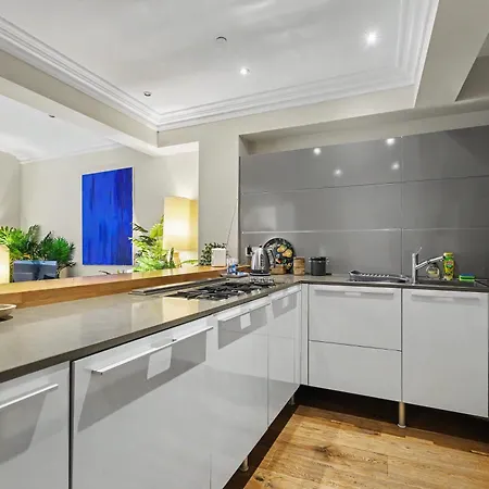 Elegant West End Flat In * Glasgow