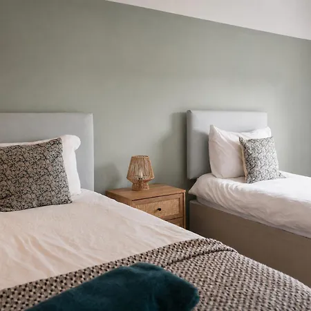 2br House Free Parking Easy Access דירה *