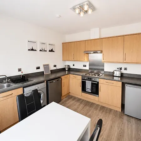 Apartment Modern 2br With 2 Bathrooms & Free Parking *