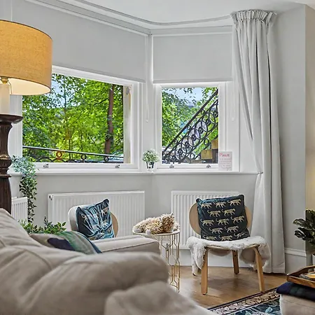Elegant West End Flat In * Glasgow