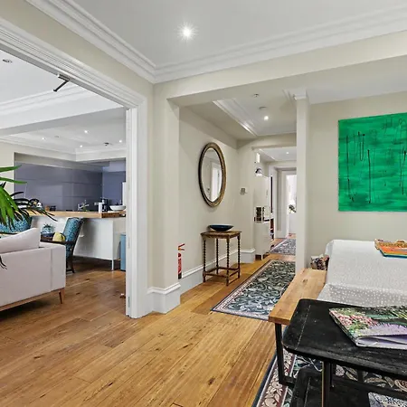 Elegant West End Flat In Lejlighed *