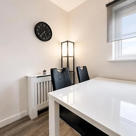Modern 2br With 2 Bathrooms & Free Parking *