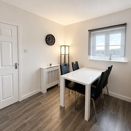 Modern 2br With 2 Bathrooms & Free Parking Apartment Glasgow