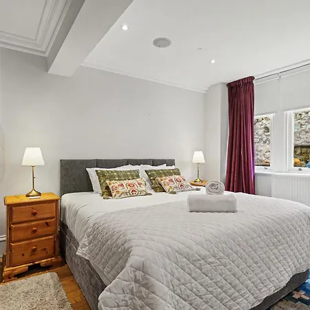 Elegant West End Flat In
