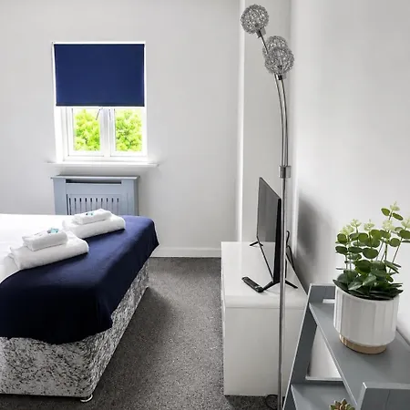 Modern 2br With 2 Bathrooms & Free Parking Apartment Glasgow