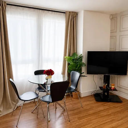 2 Bedroom Near Centre, Celtic Park And Emirates Arena