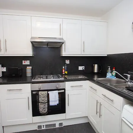 Homely Flat Close To Centre With Free Parking