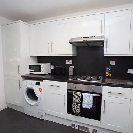 Homely Flat Close To Centre With Free Parking Glasgow