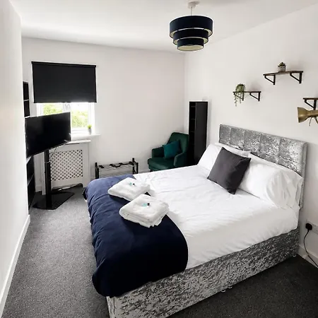 Modern 2br With 2 Bathrooms & Free Parking Glasgow
