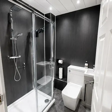 Modern 2br With 2 Bathrooms & Free Parking