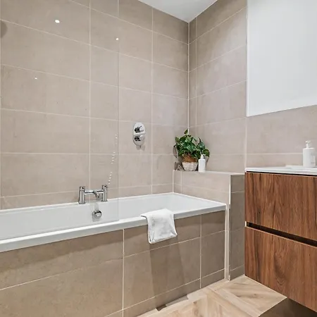 Elegant West End Flat In Lejlighed