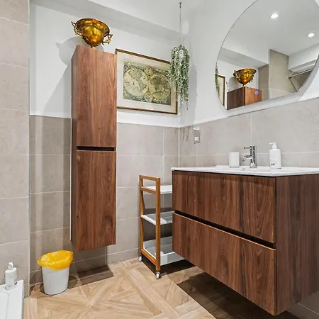 Elegant West End Flat In Glasgow