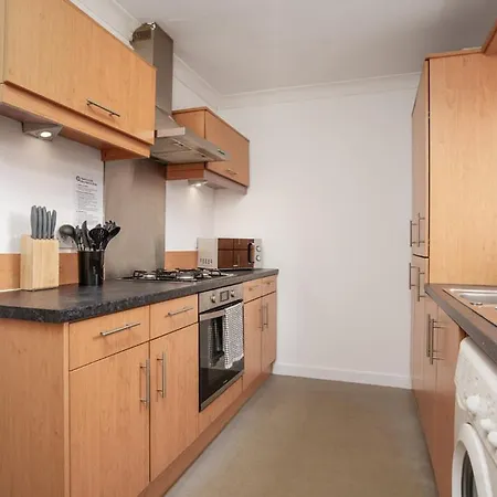 2br Flat Free Parking Near Hampden And O2 Academy *