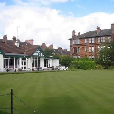 Mansion Flat With Turret Views, Sunsets, Close To Transport Glasgow
