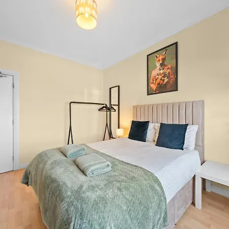 Group 3br Close To Hydro And Secc With Parking *