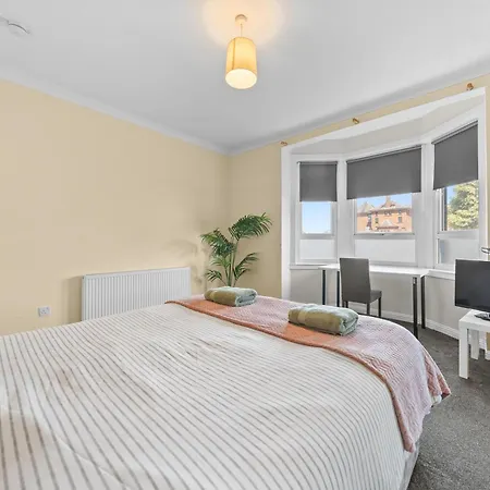 Group 3br Close To Hydro And Secc With Parking