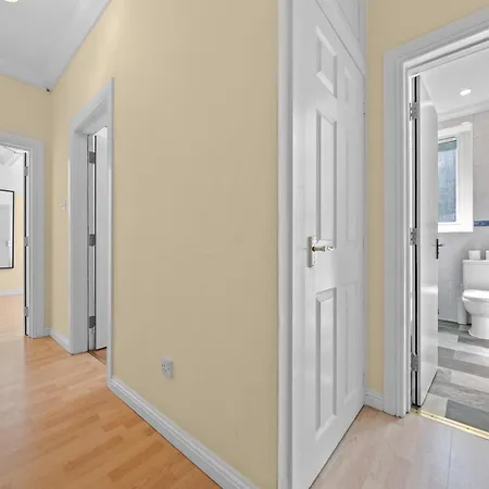 Appartement Group 3br Close To Hydro And Secc With Parking