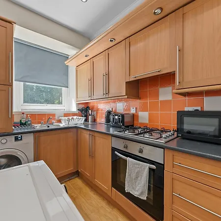 Group 3br Close To Hydro And Secc With Parking * Glasgow