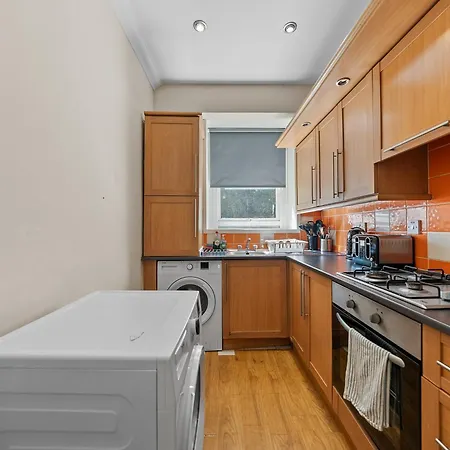 Group 3br Close To Hydro And Secc With Parking