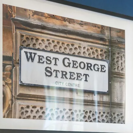West George Street 公寓 *