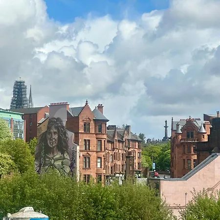 Luxury Historic City-centre Flat & Free Parking