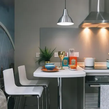 For Students Only - George Street In - Walking Distance To High Street Station *